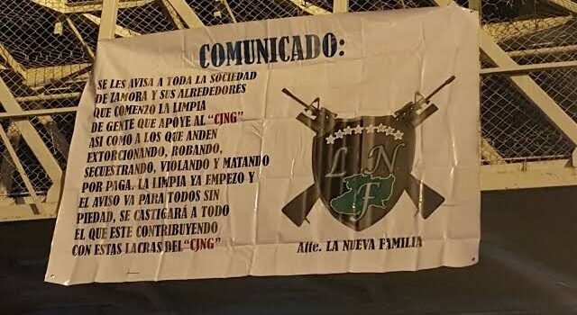 Buscan a sujetos que colocaron narcomantas en Zamora