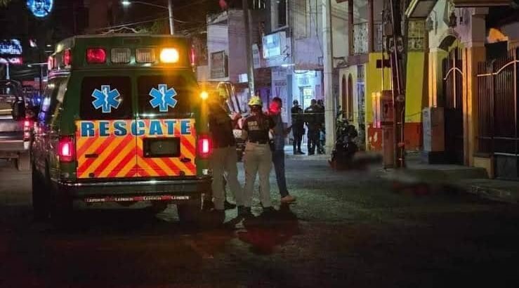 Asesinan a 2 jóvenes frente a su madre en Zamora