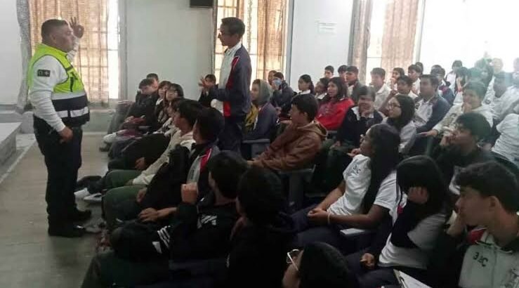 Imparten curso de educación vial en secundaria de Zamora