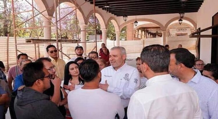 Bedolla muestra a comerciantes su nuevo mercado; el más grande del estado