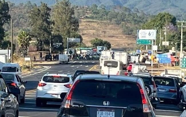 Bloqueos carreteros en región Zamora, derivados del combate a la delincuencia