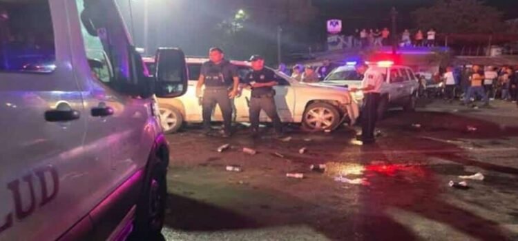 Conductor embiste a multitud durante concierto en feria de Michoacán