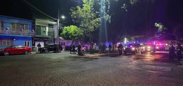 Joven es baleado frente a escuela primaria de Zamora Joven es baleado frente a escuela primaria de Zamora