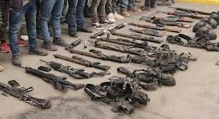 Defensa detiene a 17 sicarios en Zinapécuaro, Michoacán; les incautaron 14 armas largas