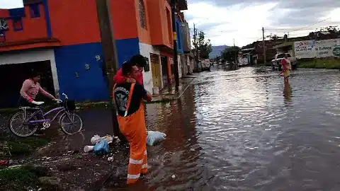 Descartan afectaciones graves en escuelas por lluvias