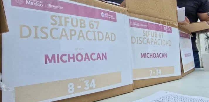 Entregan tarjetas del Bienestar para personas con discapacidad en Michoacán