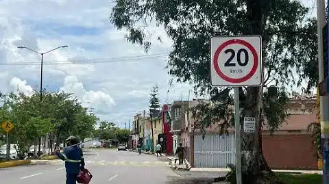 Instalan señalización vial en Zamora, buscan reducir accidentes