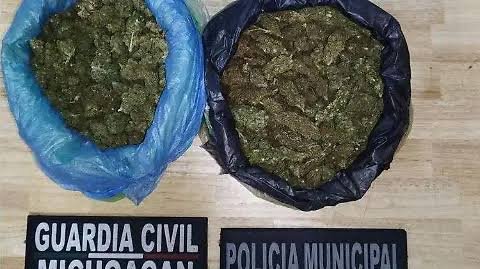 Detienen a dos hombres en portación de un kilo de marihuana en Zamora