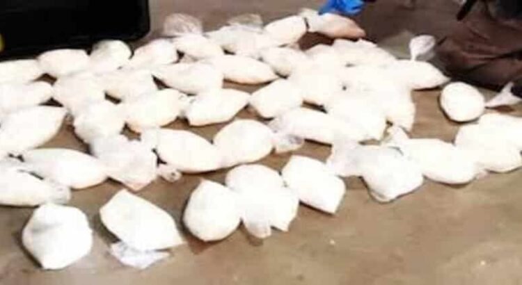 Fiscalía decomisa más de 3 mil 700 dosis de droga en redada contra el narcomenudeo