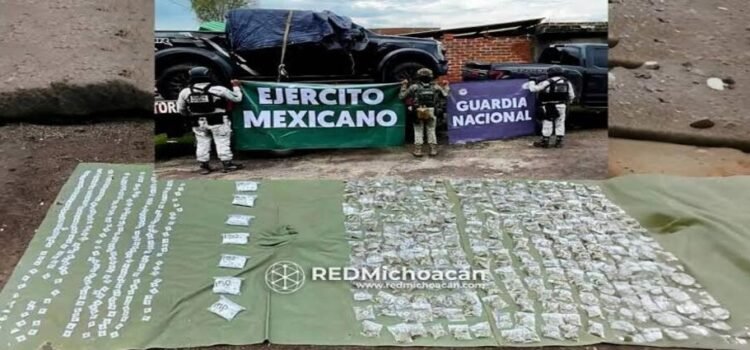 Defensa asegura dos camionetas y mil 750 dosis de droga en Michoacán