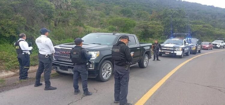 Sujetos armados roban camioneta de diputada local de Michoacán Sujetos armados roban camioneta de diputada local de Michoacán
