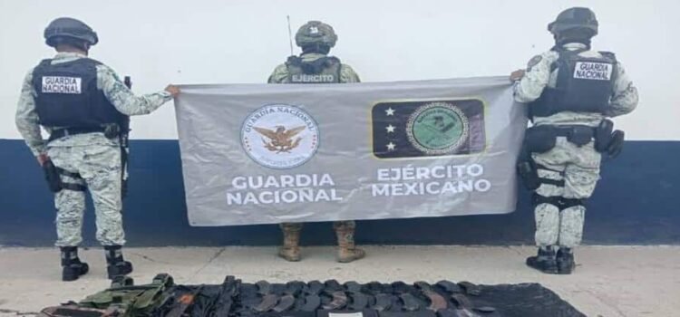 Militares rescatan a hombre secuestrado y aseguran armamento en Michoacán
