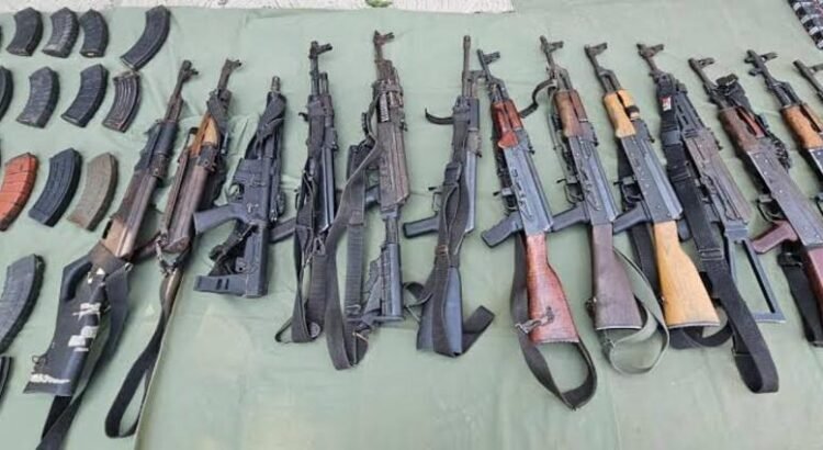 En julio decomisaron 60 armas y 11 explosivos en Michoacán