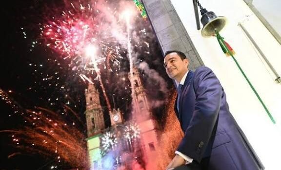 Encabeza Carlos Soto desfile por la Independencia en Zamora