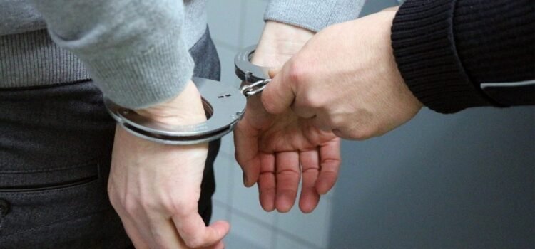 Procesan a hombre por pintar una amenaza en casa de su ex, en Zamora