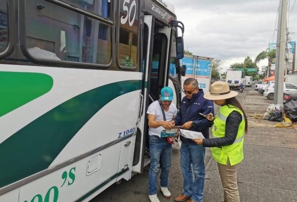 Refuerzan operativos de ordenamiento del transporte público en Zamora