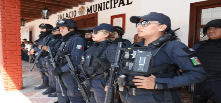 Detienen en Michoacán a mujer que presuntamente extorsionaba a directora de una escuela