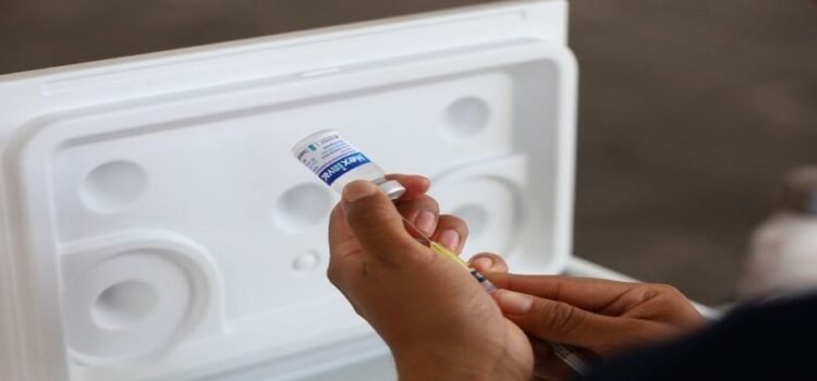 Dispone Michoacán de un millón 352, 389 dosis de vacuna contra influenza