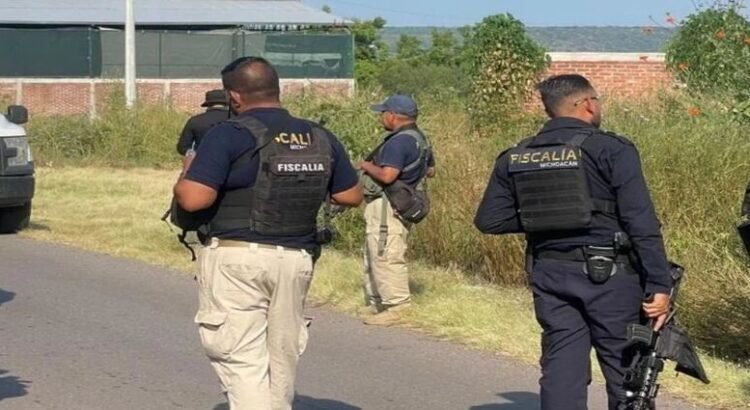 Agentes de la FGE de Michoacán son atacados durante cateo Agentes de la FGE de Michoacán son atacados durante cateo