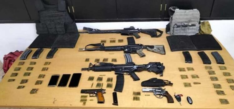 Detienen a cuatro personas y aseguran armas de fuego
