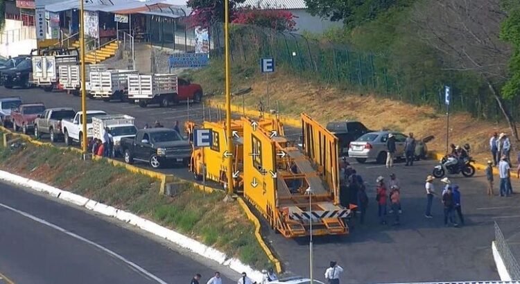 Gobierno de Michoacán acusa injerencias partidistas en bloqueos carreteros Gobierno de Michoacán acusa injerencias partidistas en bloqueos carreteros