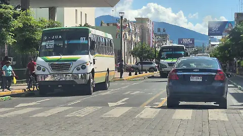 Continúan operativos para ordenar y regularizar el transporte público