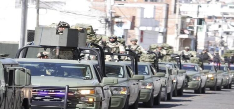 Detienen a diez personas en Michoacán con armas de fuego y en posesión de drogas