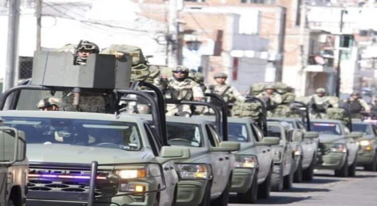 Detienen a diez personas en Michoacán con armas de fuego y en posesión de drogas Detienen a diez personas en Michoacán con armas de fuego y en posesión de drogas