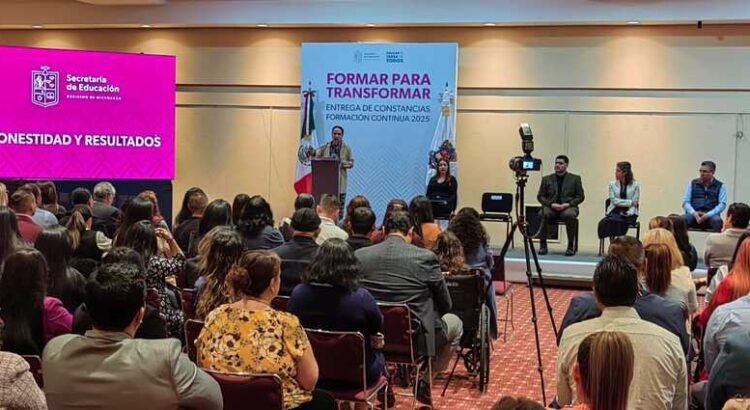 Concluyen docentes michoacanos cursos de actualización para mejorar labor Concluyen docentes michoacanos cursos de actualización para mejorar labor
