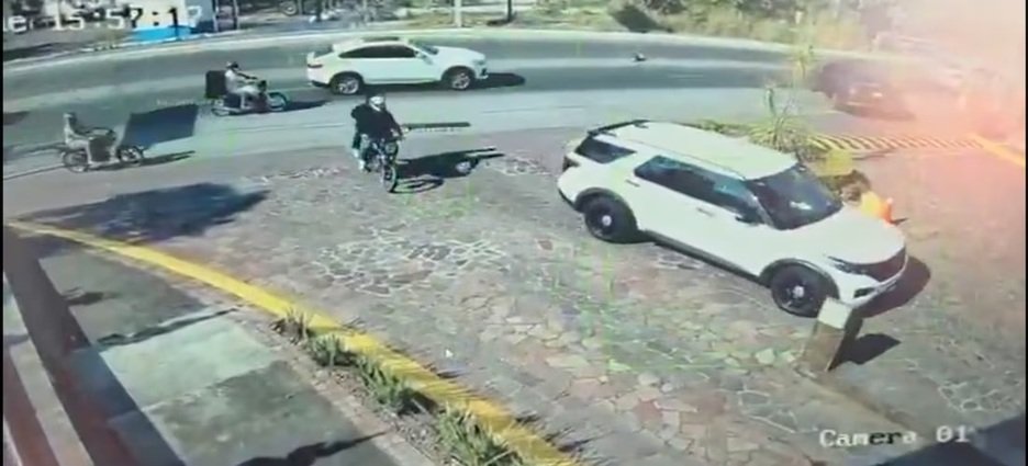 Escoltas de empresario aguacatero, enfrentan a criminales en Uruapan, Michoacán