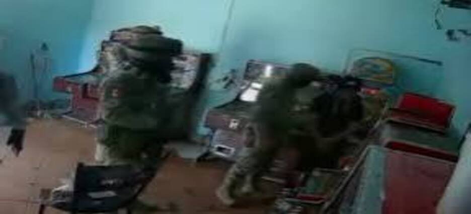 Captan golpiza de uniformados a joven en Peribán, Michoacán