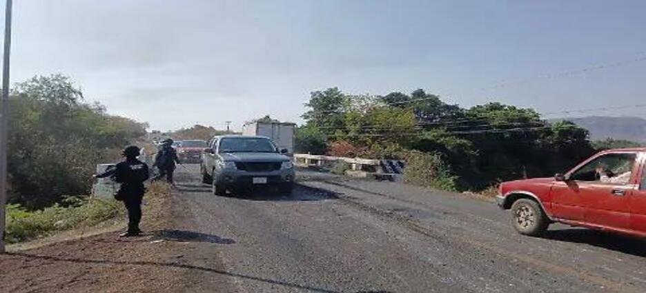 Liberan en su totalidad carreteras bloqueadas en Michoacán