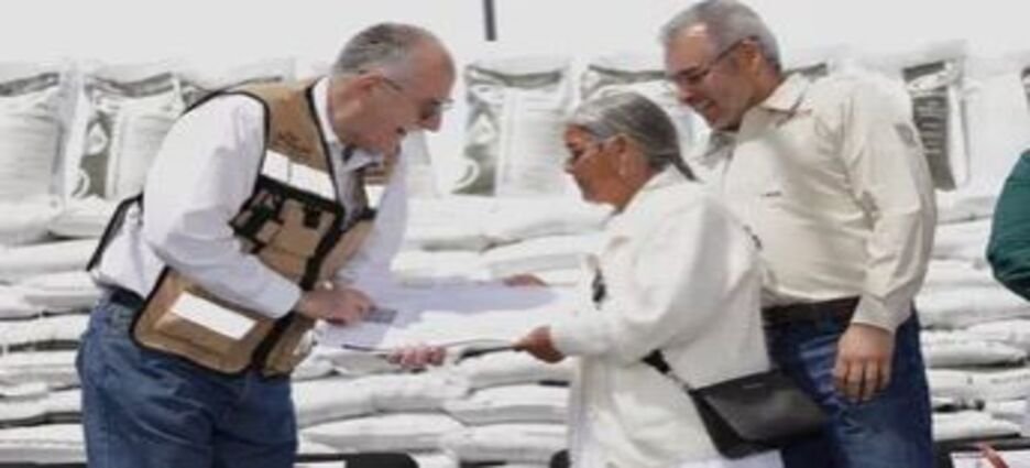 Inicia entrega de fertilizantes gratuitos a productores de Michoacán