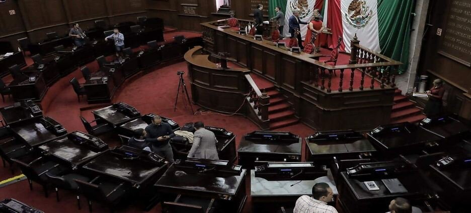 Universidad Michoacana impulsa juicio político contra titular del Congreso estatal